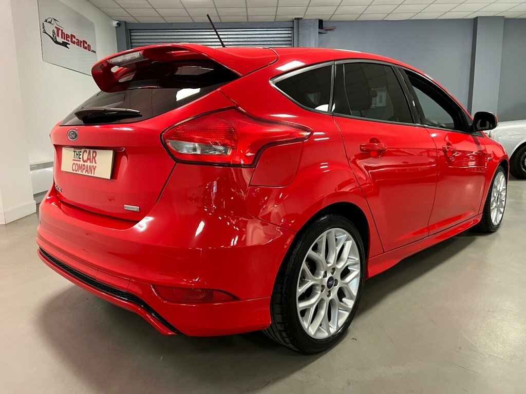 Ford Focus Hatchback BC18JXK Red #4