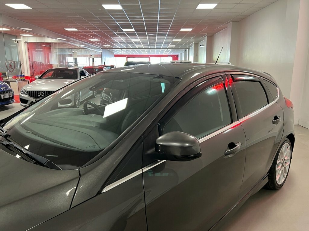 Ford Focus Hatchback MH65YNX Grey #4