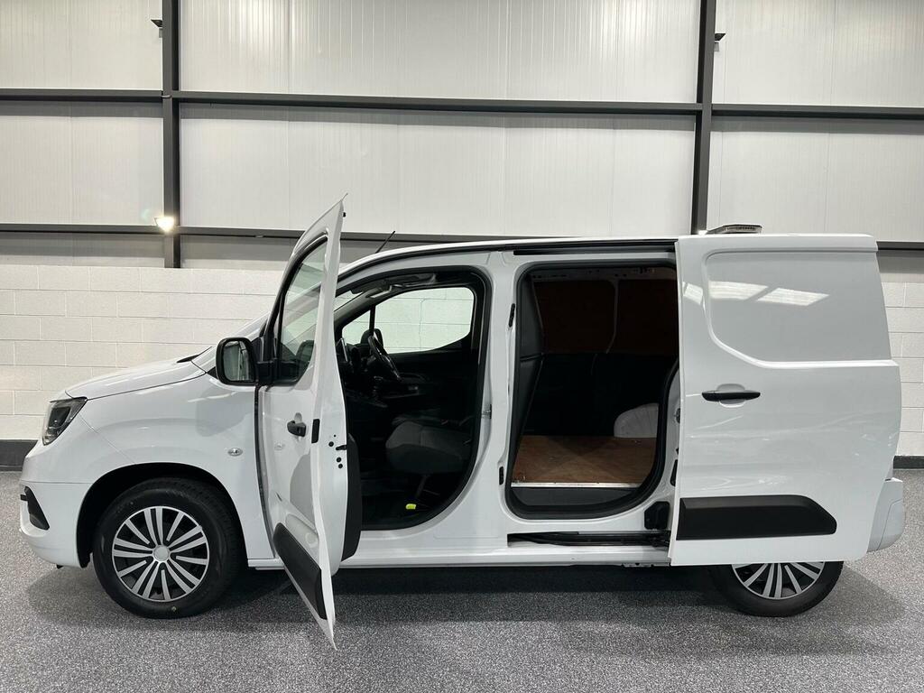 Vauxhall Combo Panel Van 1.5 Turbo D 2000 Sportive L1 H1 Euro 6 5 XGZ6007 White #3