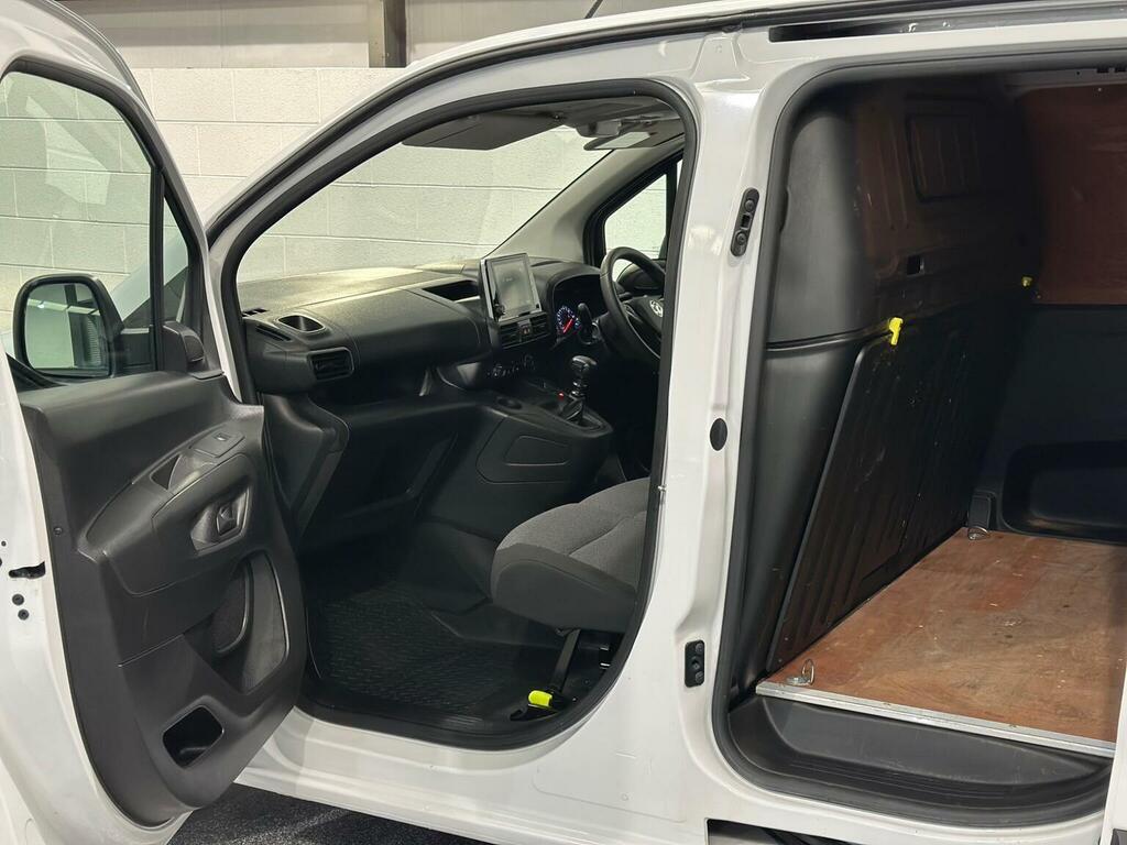 Vauxhall Combo Panel Van 1.5 Turbo D 2000 Sportive L1 H1 Euro 6 5 XGZ6007 White #4