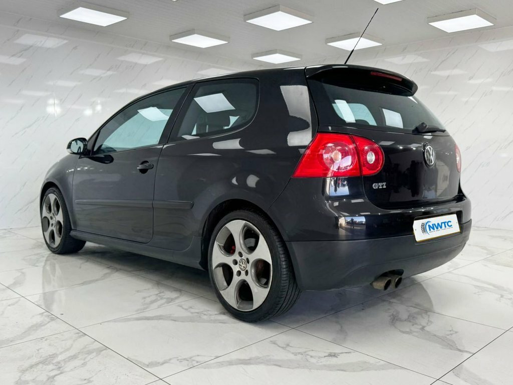 Volkswagen Golf 2L Gti Black #6