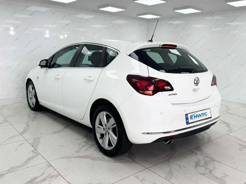 Vauxhall Astra 1.6L Null White #6