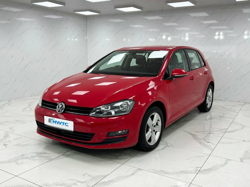 Volkswagen Golf 1.6L Match Red #4