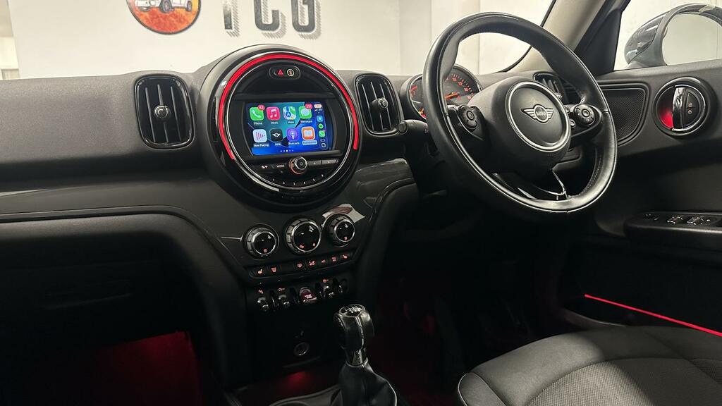Mini Countryman 1.5 Cooper Classic Suv  White #2