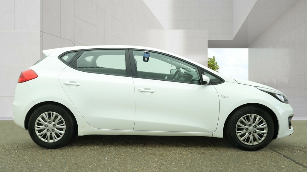 Kia Ceed Hatchback 1.6 Crdi 1 2016 FT16HKH White #5