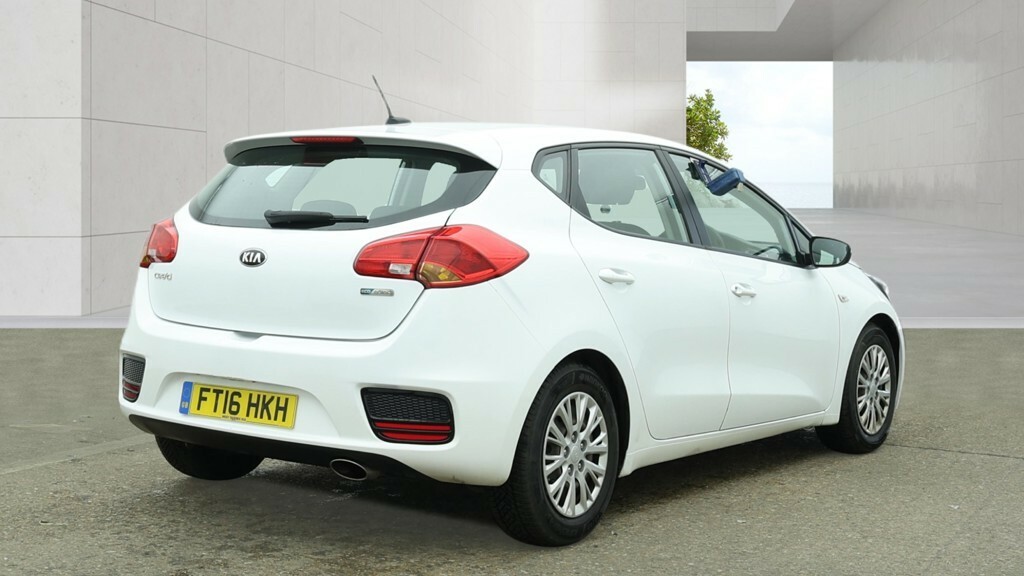 Kia Ceed Hatchback 1.6 Crdi 1 2016 FT16HKH White #4
