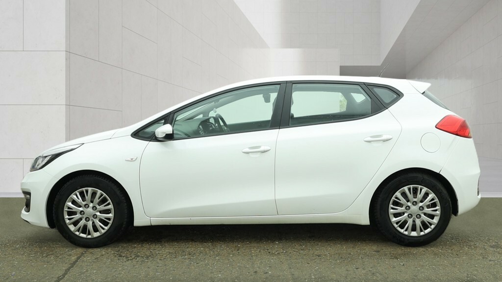 Kia Ceed Hatchback 1.6 Crdi 1 2016 FT16HKH White #6