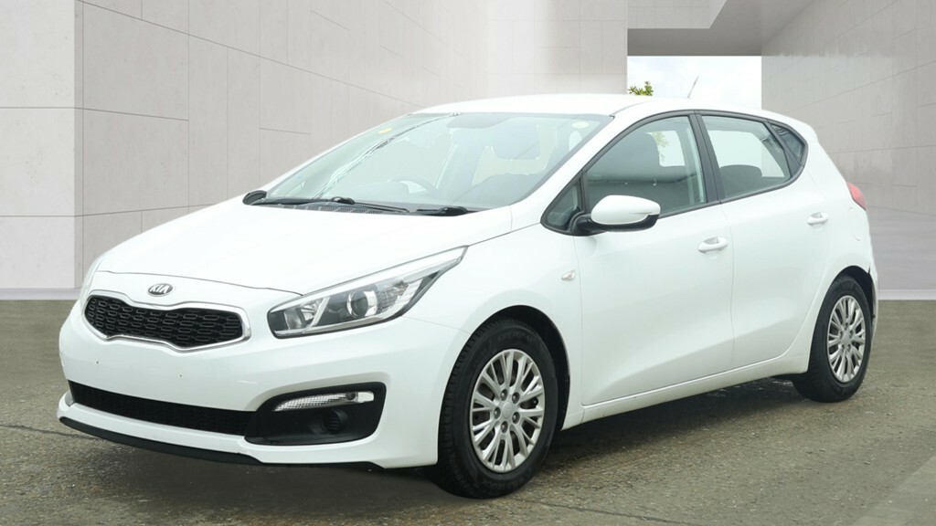 Kia Ceed Hatchback 1.6 Crdi 1 2016 FT16HKH White #2