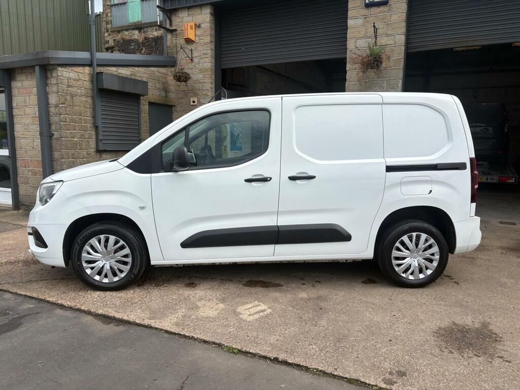Vauxhall Combo Panel Van 1.5 Turbo D 2300 Sportive L1 H1 Euro 6 4 SG22VRP White #6