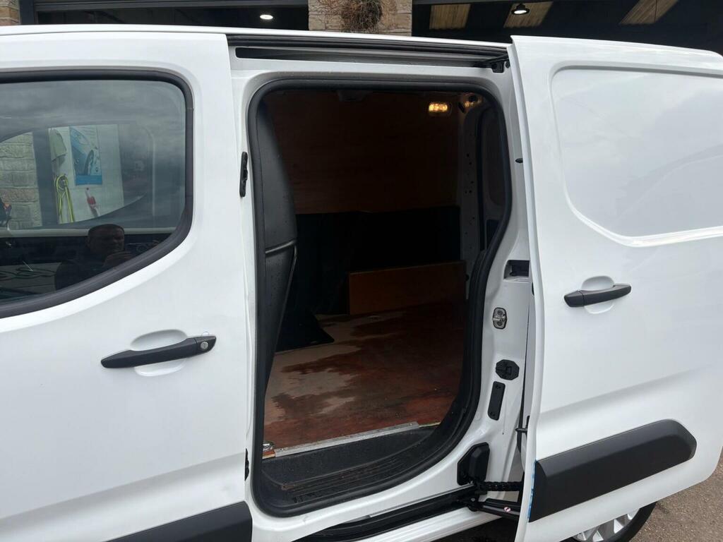 Vauxhall Combo Panel Van 1.5 Turbo D 2300 Sportive L1 H1 Euro 6 4 SG22VRP White #5
