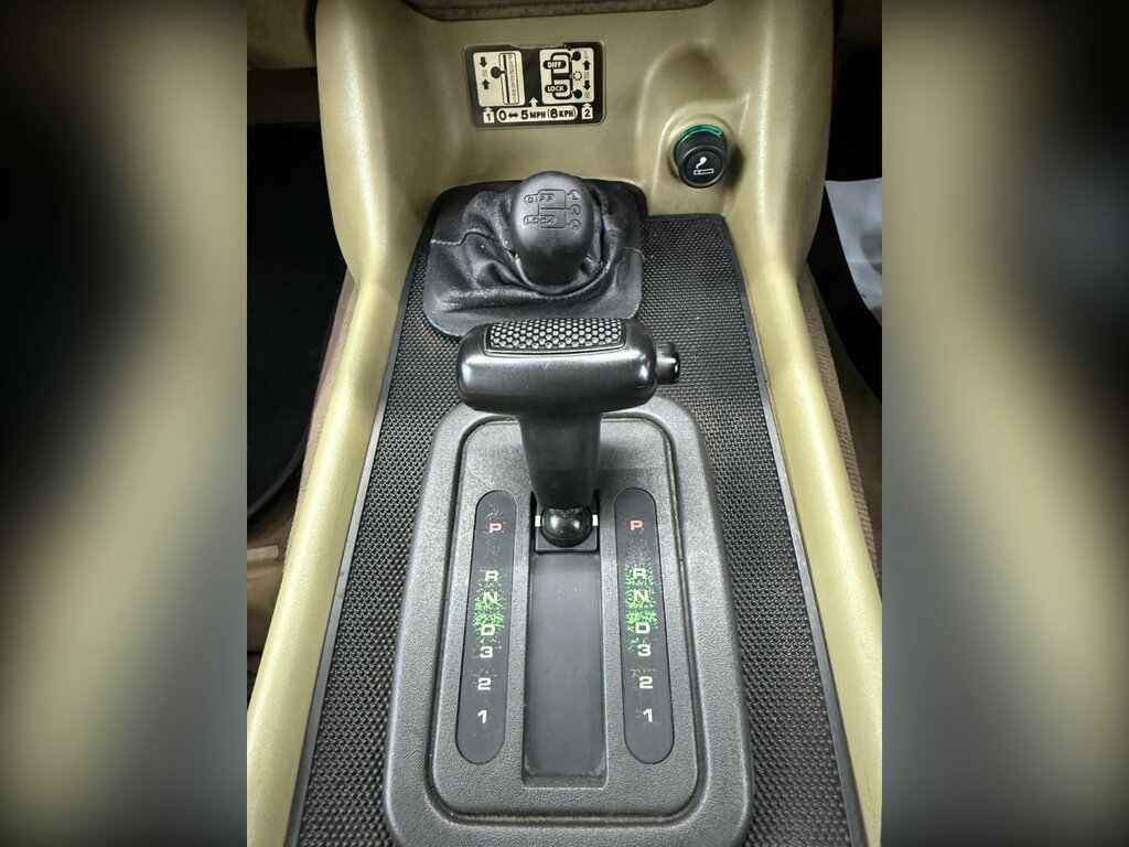 Land Rover Discovery V8 Station Wagon Green #24