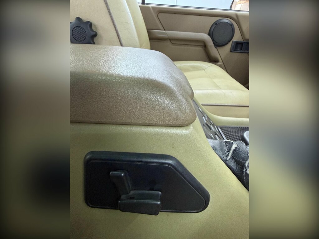 Land Rover Discovery V8 Station Wagon Green #23