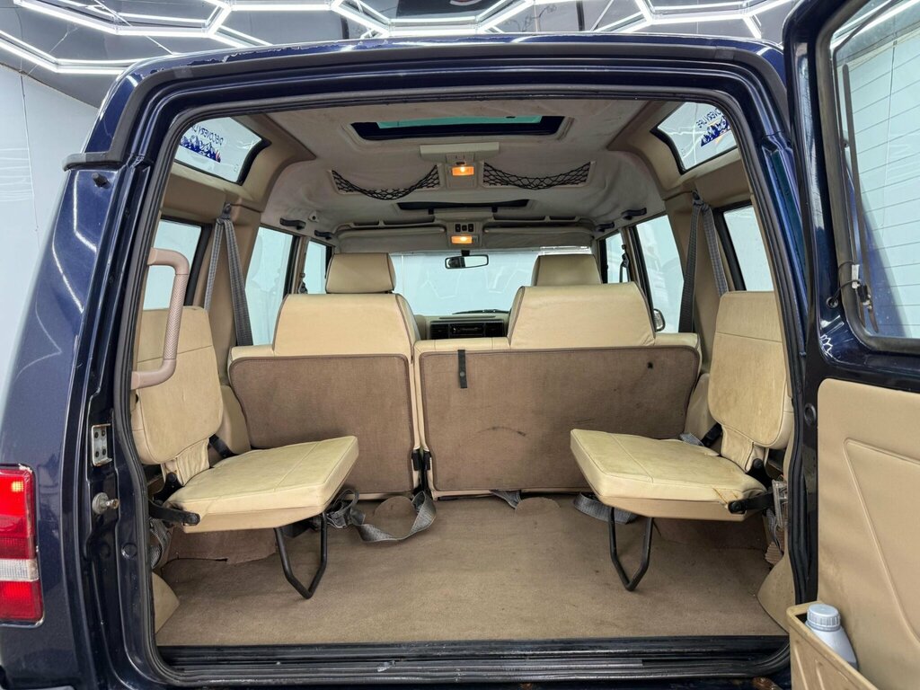 Land Rover Discovery V8 Station Wagon Green #18