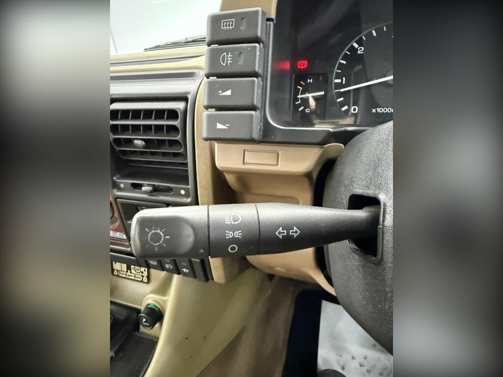 Land Rover Discovery V8 Station Wagon Green #32