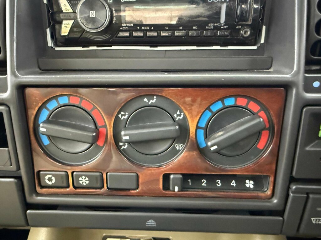 Land Rover Discovery V8 Station Wagon Green #26