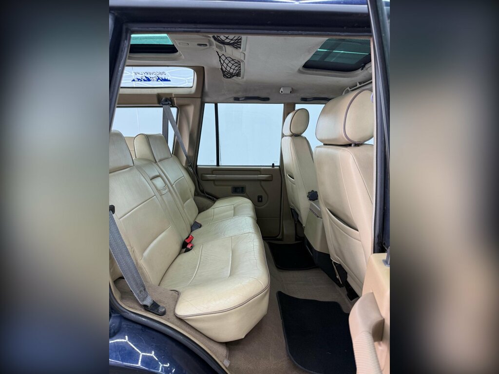 Land Rover Discovery V8 Station Wagon Green #17