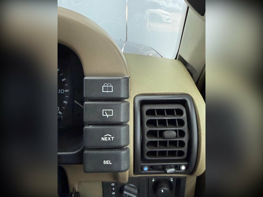 Land Rover Discovery V8 Station Wagon Green #36