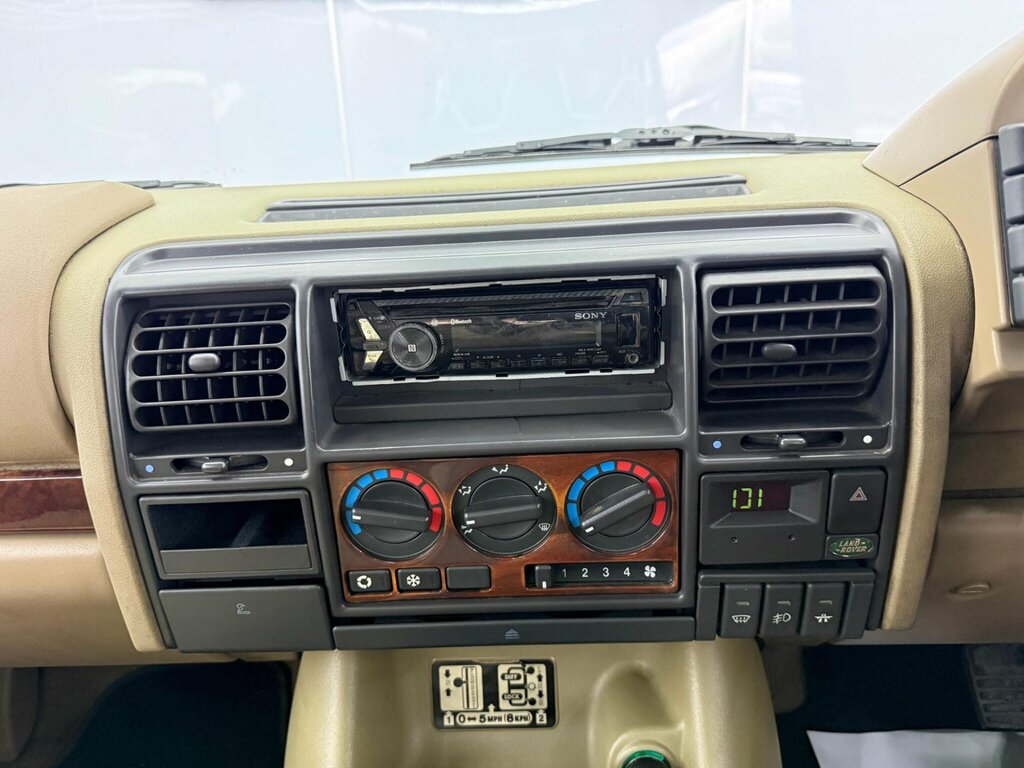 Land Rover Discovery V8 Station Wagon Green #30