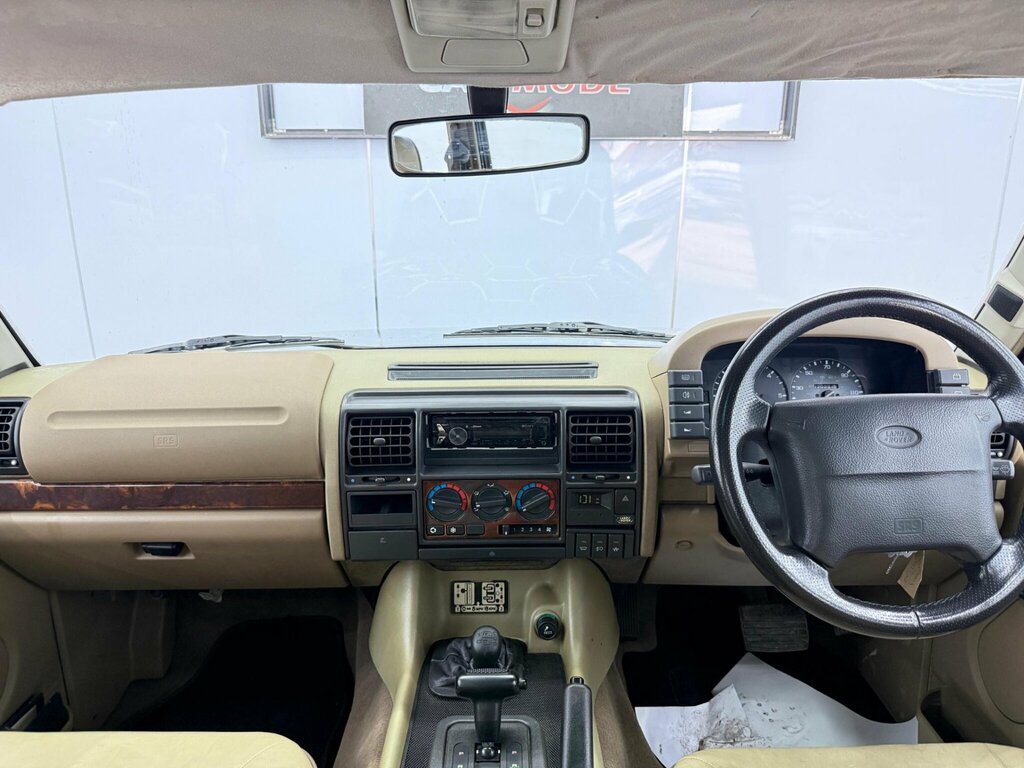 Land Rover Discovery V8 Station Wagon Green #16