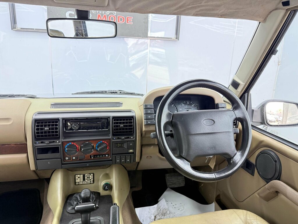 Land Rover Discovery V8 Station Wagon Green #14
