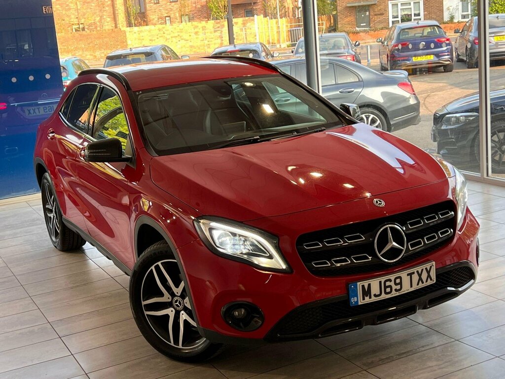Mercedes-Benz GLA Class 1.6 Gla180 Urban Edition 7G-dct Euro 6 Ss MJ69TXX Red #2