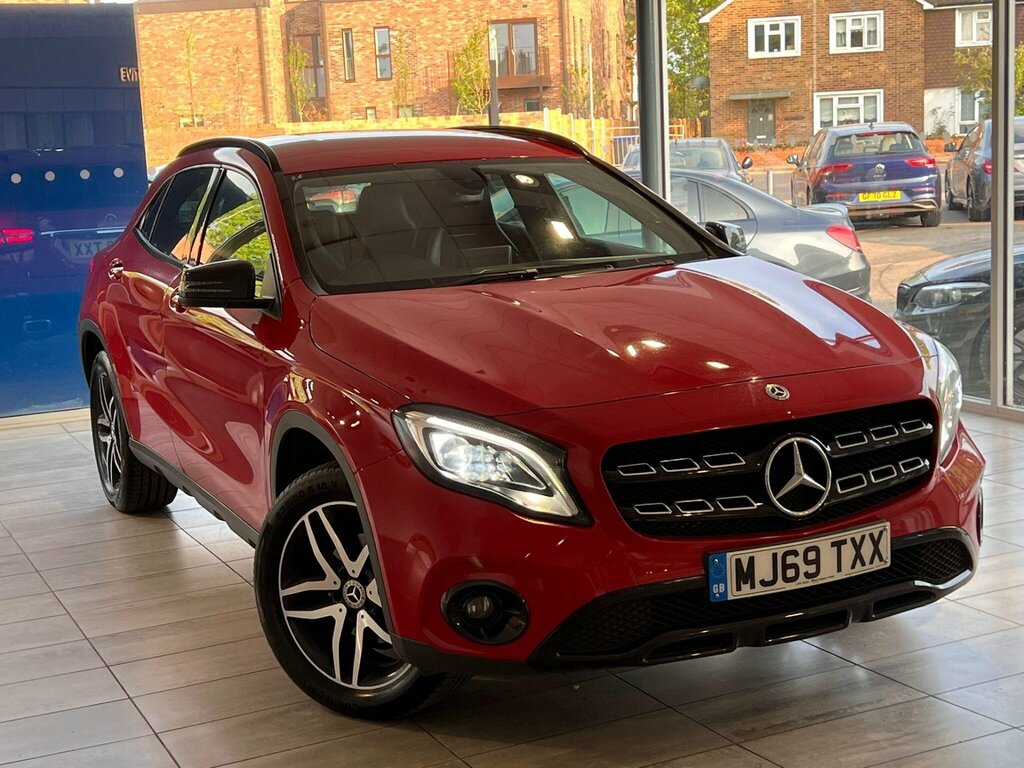 Mercedes-Benz GLA Class 1.6 Gla180 Urban Edition 7G-dct Euro 6 Ss Red
