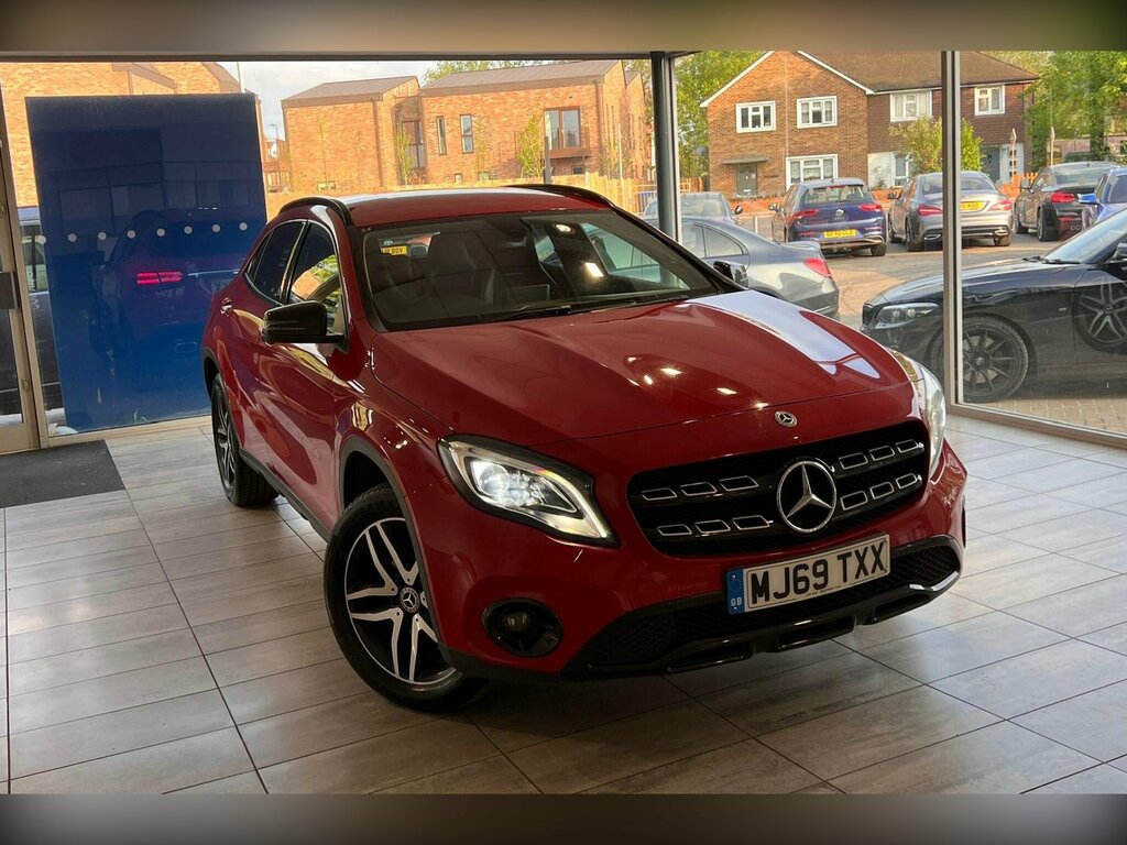Mercedes-Benz GLA Class 1.6 Gla180 Urban Edition 7G-dct Euro 6 Ss MJ69TXX Red #3