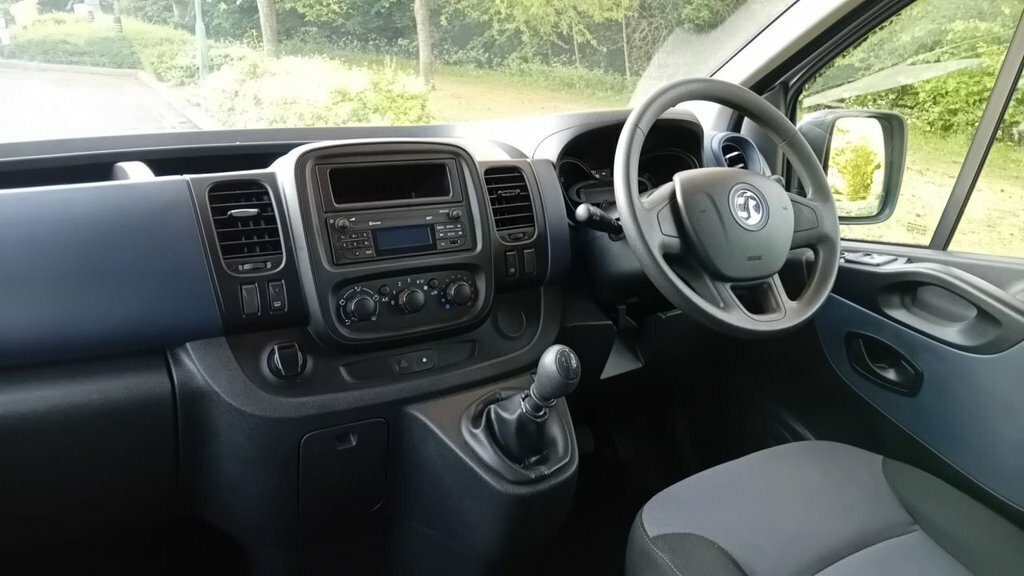 Vauxhall Vivaro 1.6L Null EU68EYK Silver #2