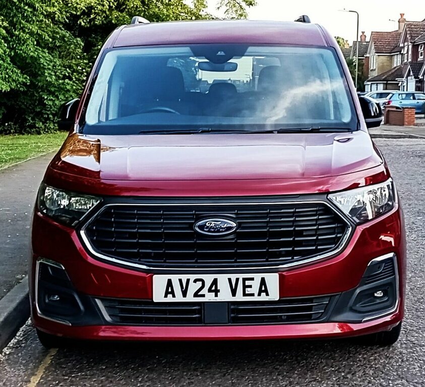 Ford Grand Tourneo Connect 2L Titanium AV24VEA Red #5