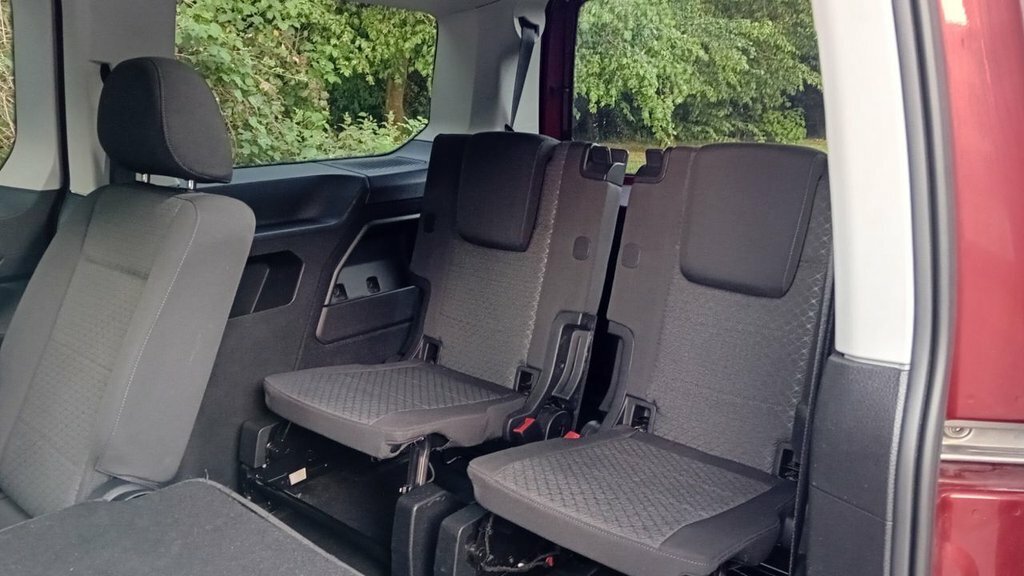 Ford Grand Tourneo Connect 2L Titanium AV24VEA Red #4