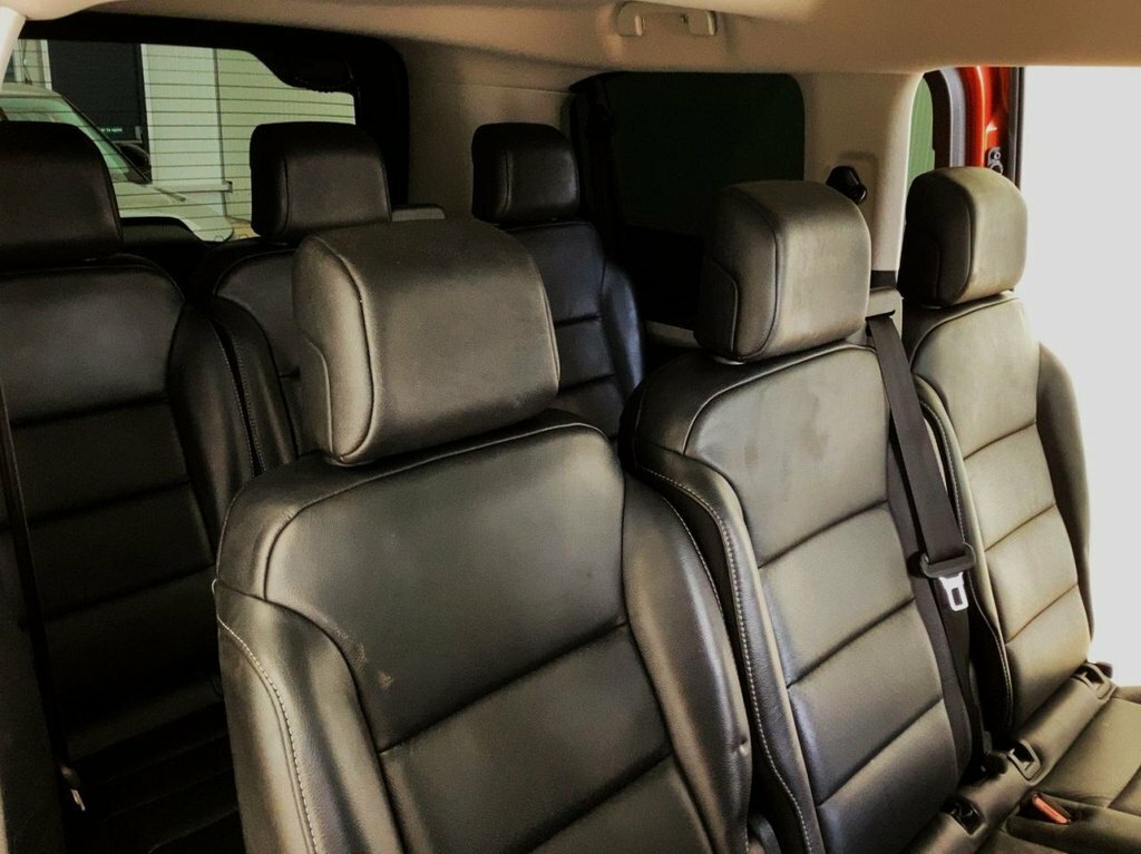 Peugeot Traveller 2L Allure Red #4