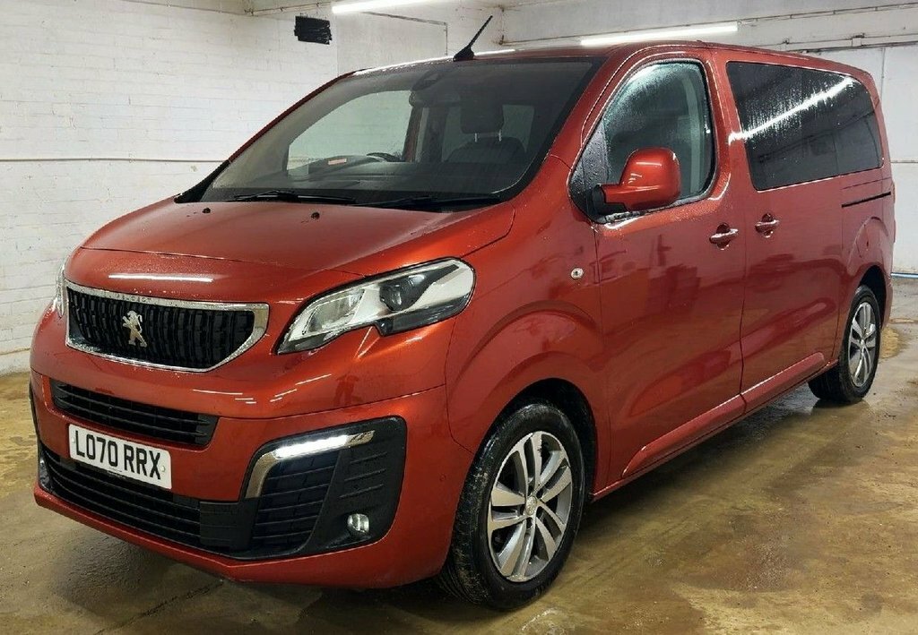 Peugeot Traveller 2L Allure Red #5