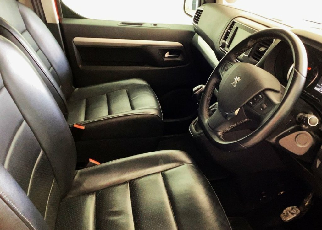 Peugeot Traveller 2L Allure Red #2