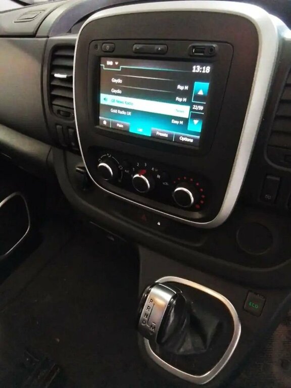 Renault Trafic 2L Sport Nav WG70EWZ Red #2