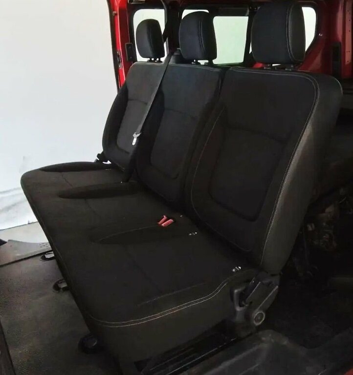 Renault Trafic 2L Sport Nav WG70EWZ Red #5