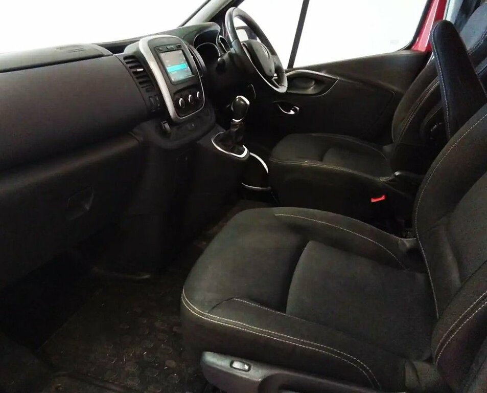 Renault Trafic 2L Sport Nav WG70EWZ Red #4