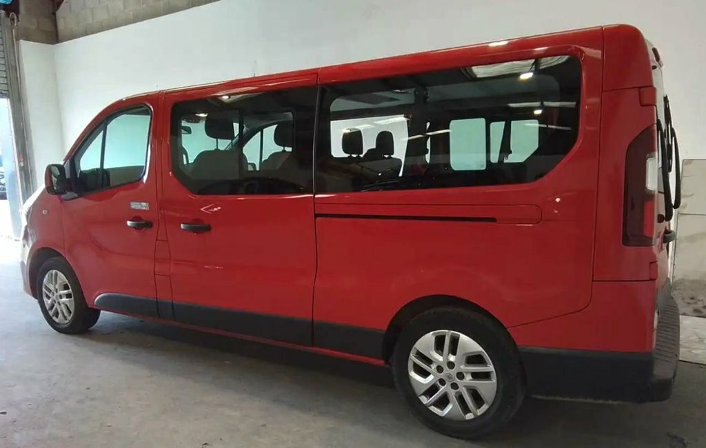 Renault Trafic 2L Sport Nav WG70EWZ Red #3