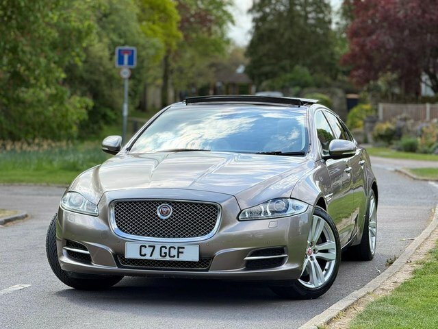 Jaguar XJ 2010 3.0D V6 Premium Luxury Euro 5 C7GCF Grey #3