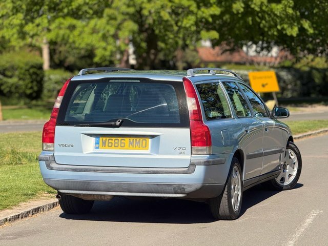 Volvo V70 2.4 170Bhp Red #4