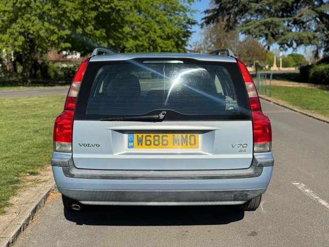 Volvo V70 2.4 170Bhp Red #5
