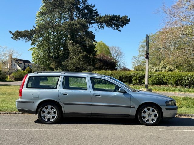 Volvo V70 2.4 170Bhp Red #8