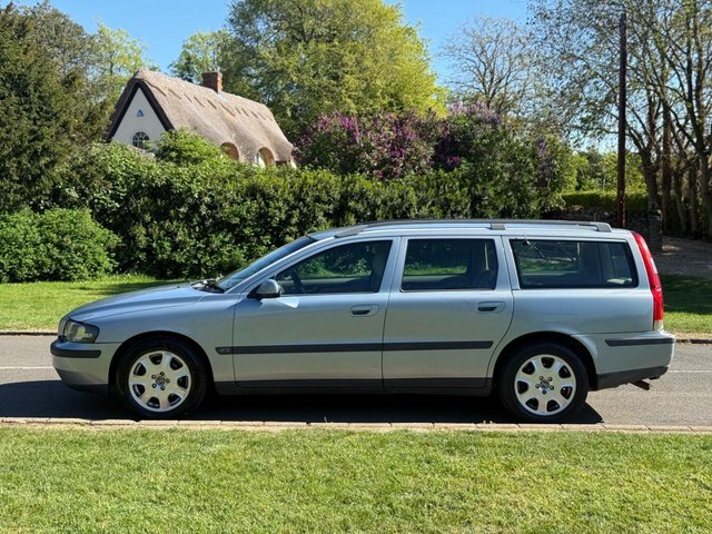 Volvo V70 2.4 170Bhp Red #7