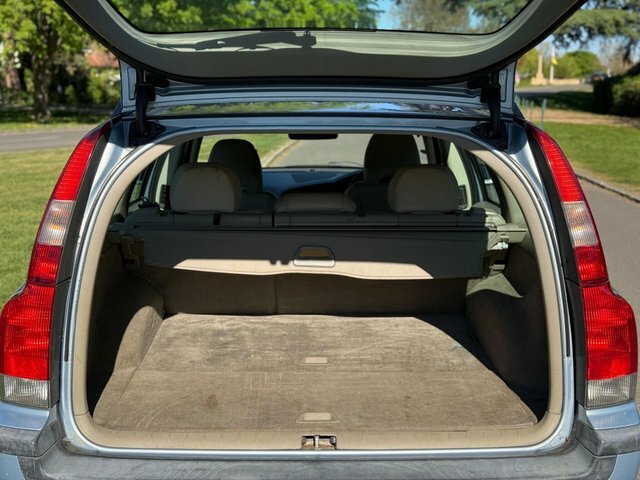 Volvo V70 2.4 170Bhp Red #17