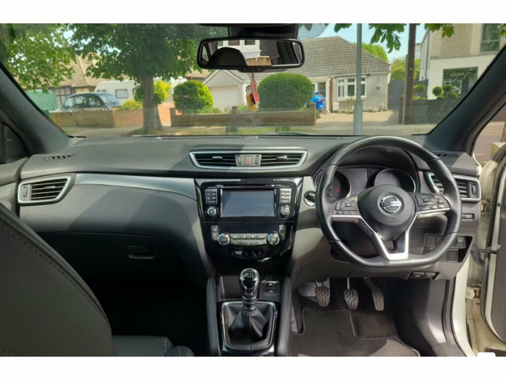 Nissan Qashqai Dig-t Tekna EK18OMP White #3