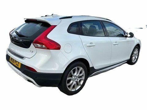 Volvo V40 1.5 T3 Pro WK18PCZ White #4