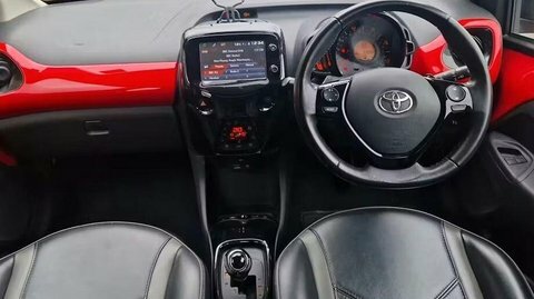 Toyota Aygo 1.0 Vvt-i X-clusiv3 BG17UMO Red #5