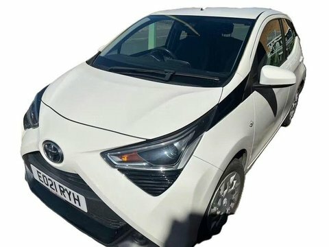 Toyota Aygo 1.0 Vvt-i X-play EO21RYH White #2