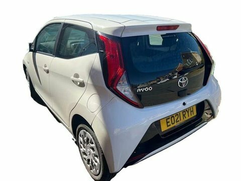 Toyota Aygo 1.0 Vvt-i X-play EO21RYH White #3