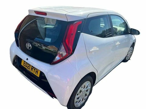 Toyota Aygo 1.0 Vvt-i X-play EO21RYH White #4
