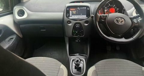 Toyota Aygo 1.0 Vvt-i X-play KS69PBZ White #5